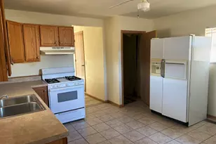 221 N 9th St, Rochelle, IL 61068 - Photo 4