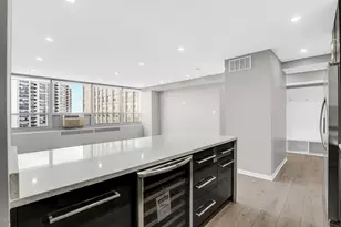 [Address not provided], Chicago, IL 60613 - Photo 6