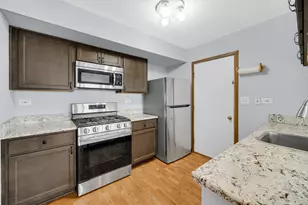 369 Gregory St, Aurora, IL 60504 - Photo 6