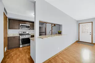 369 Gregory St, Aurora, IL 60504 - Photo 8