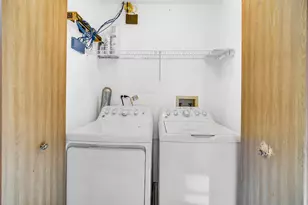 369 Gregory St, Aurora, IL 60504 - Photo 16