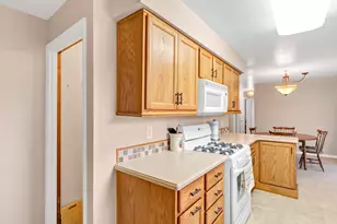 187 Alfred Dr, Sycamore, IL 60178 - Photo 8