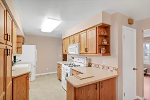 187 Alfred Dr, Sycamore, IL 60178 - Photo 4