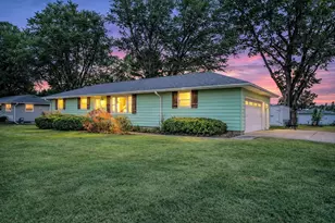 187 Alfred Dr, Sycamore, IL 60178 - Photo 1