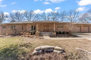 811 Sunset Dr, Mahomet, IL 61853 - Photo 48