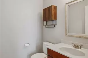 201 N Westshore Dr, Chicago, IL 60601 - Photo 16