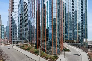 201 N Westshore Dr, Chicago, IL 60601 - Photo 20