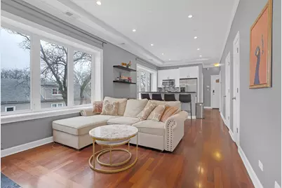 3435 W Sunnyside Avenue #3W, Chicago, IL 60625 - Photo 2