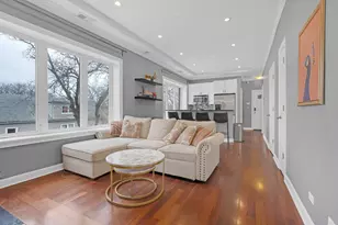 3435 W Sunnyside Ave, Chicago, IL 60625 - Photo 2