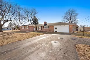 1410 Freed Rd, Sycamore, IL 60178 - Photo 2