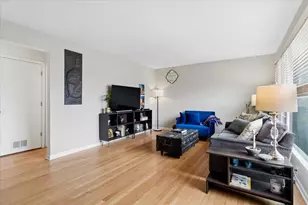 504 N Russel St, Mount Prospect, IL 60056 - Photo 2