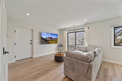 7109 N Western Avenue #2N, Chicago, IL 60645 - Photo 4