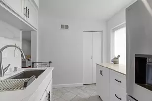 263 S Clubhouse Dr, Palatine, IL 60067 - Photo 6