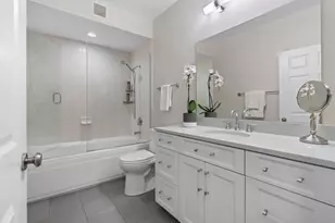 435 W Erie St, Chicago, IL 60654 - Photo 12