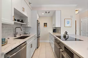 435 W Erie St, Chicago, IL 60654 - Photo 8