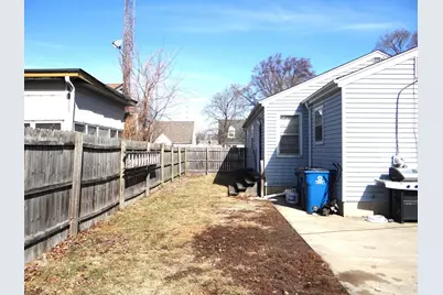 831 Douglas Street, Morris, IL 60450 - Photo 8