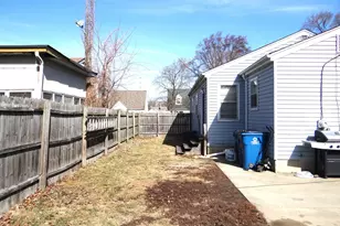 831 Douglas St, Morris, IL 60450 - Photo 8