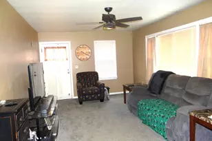 831 Douglas St, Morris, IL 60450 - Photo 4