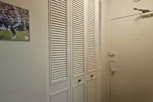 555 W Cornelia Ave, Chicago, IL 60657 - Photo 2