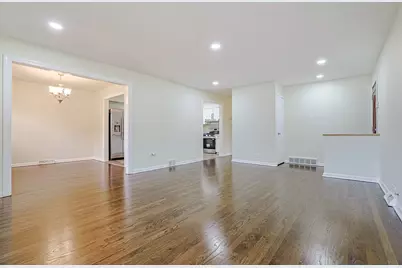 7501 East Prairie Road, Skokie, IL 60076 - Photo 10