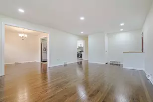 7501 E Prairie Rd, Skokie, IL 60076 - Photo 10