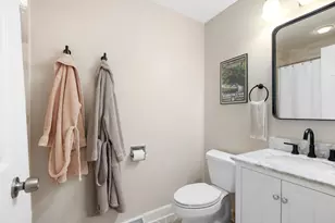 212 Woodstock Ave, Clarendon Hills, IL 60514 - Photo 16