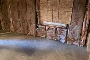 8549 S Kingston Ave, Chicago, IL 60617 - Photo 4