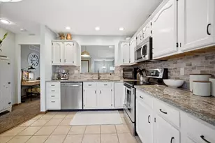 2731 Arrowhead Dr, Bloomington, IL 61704 - Photo 8