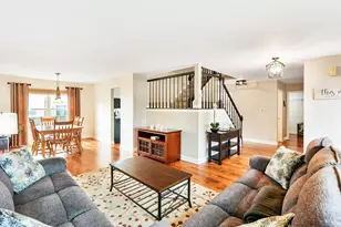 1281 Old Timber Ct, Hoffman Estates, IL 60192 - Photo 4