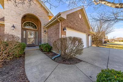 820 W Locust Lane, Peotone, IL 60468 - Photo 2