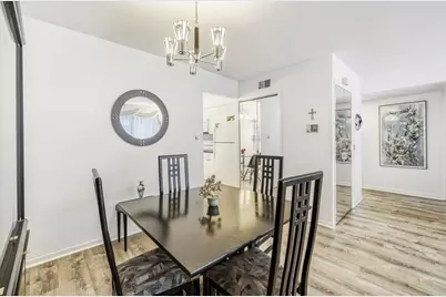 9387 Bay Colony Drive #3W, Des Plaines, IL 60016 - Photo 4