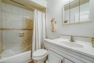 9387 Bay Colony Dr, Des Plaines, IL 60016 - Photo 6