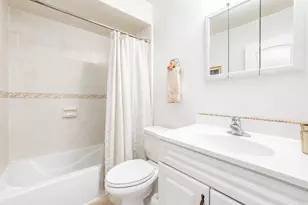 9387 Bay Colony Dr, Des Plaines, IL 60016 - Photo 8