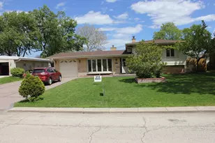5639 N Manor Ln, Norwood Park Township, IL 60631 - Photo 1