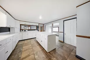 557 Binder St, Aurora, IL 60505 - Photo 6