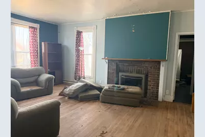 1211 S Carroll Avenue, Freeport, IL 61032 - Photo 4