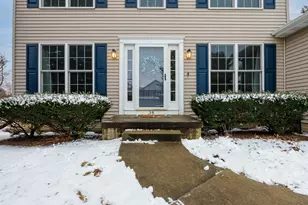 34 Downing Cir, Bloomington, IL 61704 - Photo 2