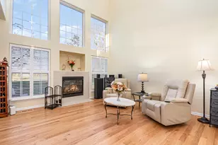 8 Lily Ct, Bolingbrook, IL 60440 - Photo 2