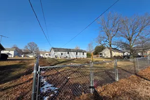 310 W 4th S St, Mount Olive, IL 62069 - Photo 2