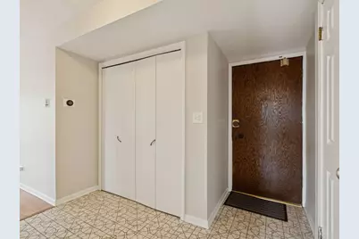 8225 N Niles Center Road N #309, Skokie, IL 60077 - Photo 4