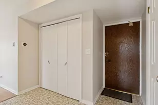 8225 N Niles Center Road N, Skokie, IL 60077 - Photo 4