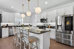 429 Fairway Ln, Sycamore, IL 60178 - Photo 8