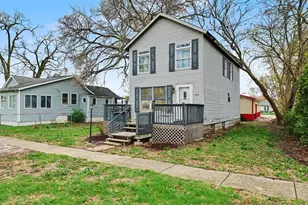 225 E Pine St, Paxton, IL 60957 - Photo 4