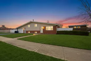 10725 S Rutherford Ave, Worth, IL 60482 - Photo 2