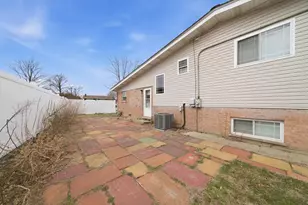 10725 S Rutherford Ave, Worth, IL 60482 - Photo 6