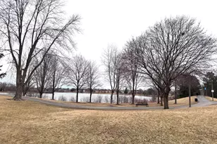 2 Timber Ln, Vernon Hills, IL 60061 - Photo 4