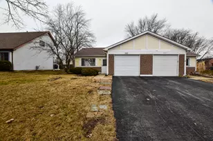 3447 Fox Hill Rd, Aurora, IL 60504 - Photo 2