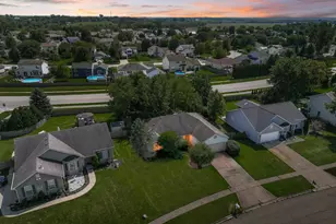 5805 Castlewood Trail, McHenry, IL 60050 - Photo 38