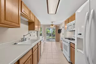 5805 Castlewood Trail, McHenry, IL 60050 - Photo 16