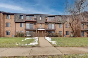 724 N Briar Hill Ln, Addison, IL 60101 - Photo 2
